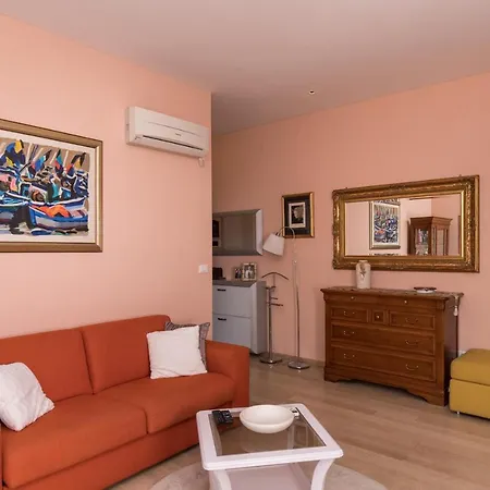 Van Gogh Apartment