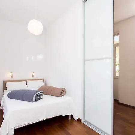 Van Gogh Apartment